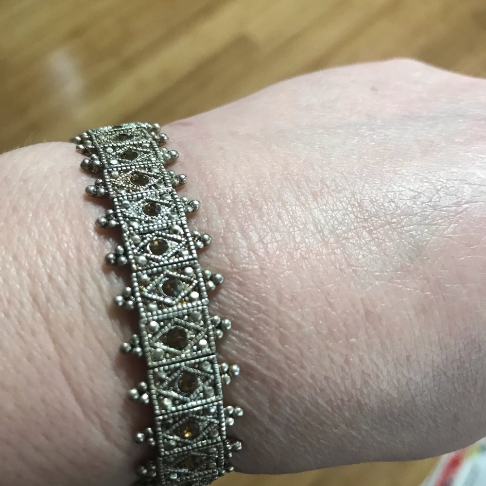 Stretch bracelet with beads